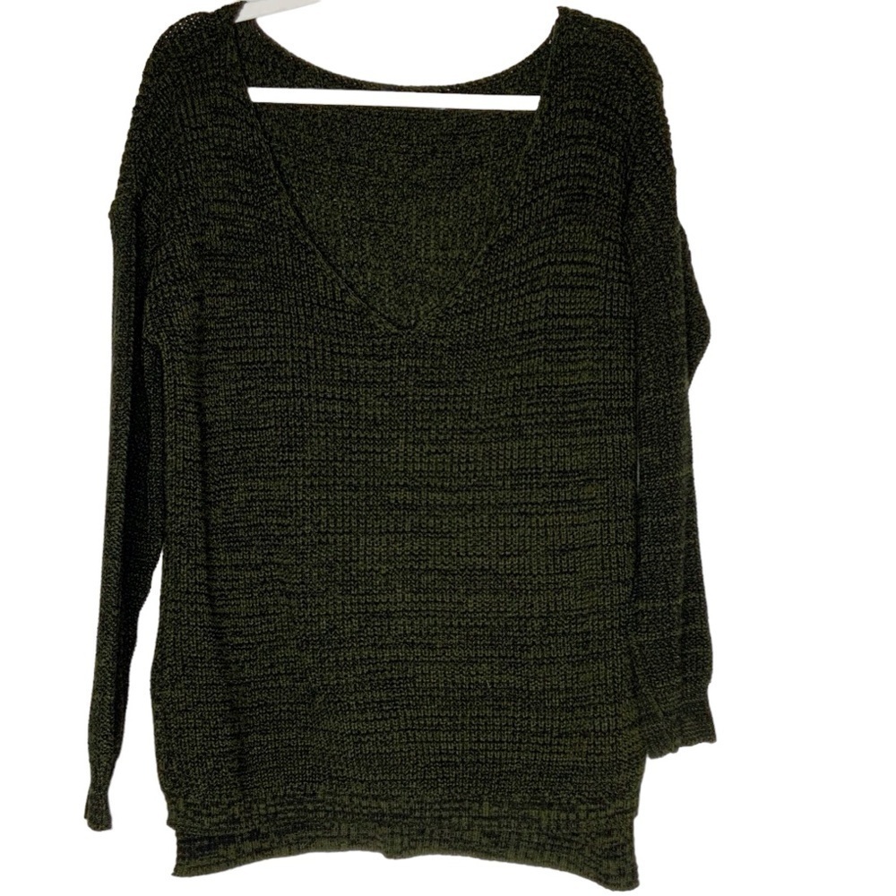 Boohoo dark green V neck sweater. Size S/M